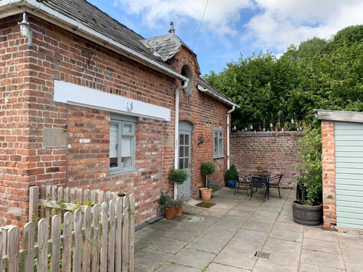 The Little Coach House In Wales Hotel Newtown  Kültér fotó